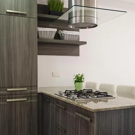 Luzzu - Family Friendly Maisonette 아파트 슬렌디