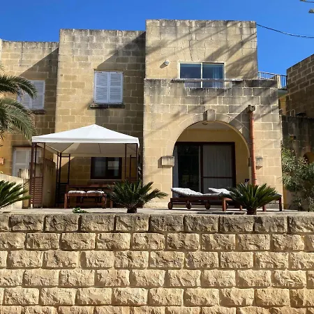 Luzzu - Family Friendly Maisonette Apartment