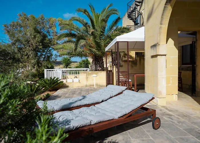 Luzzu - Family Friendly Maisonette Apartment