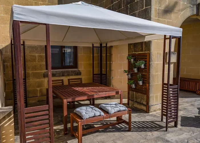 Luzzu - Family Friendly Maisonette Xlendi