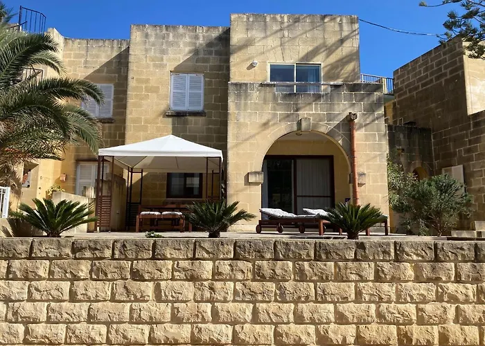 Luzzu - Family Friendly Maisonette Apartment